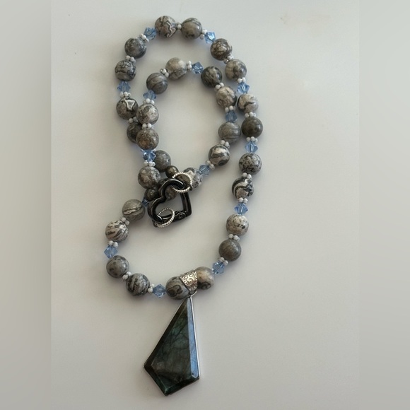 24 inch Grey Map and Labradorite Gemstone bead Necklace NWOT - Picture 13 of 14